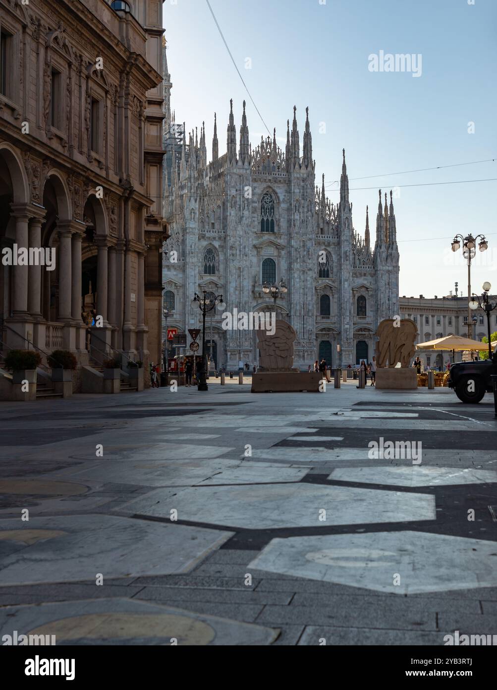 Une photo du Duomo di Milano ou de la Cathédrale de Milan et vu de la place des marchands. Banque D'Images