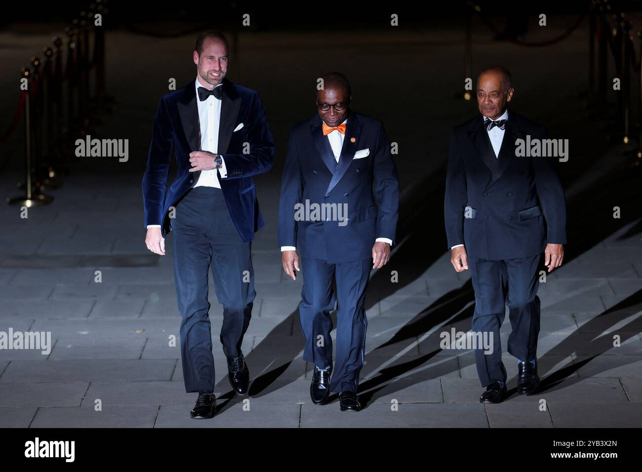 Le prince de Galles, Nicholas Cullinan, Kenneth Olisa, Lord Lieutenant du Grand Londres, et Seyi Obakin, Chief Executive of Centrepoint, arrivent aux Centrepoint Awards, célébrant les réalisations de jeunes qui ont transformé leur vie après avoir vécu l’itinérance, au British Museum, dans le centre de Londres. Date de la photo : mercredi 16 octobre 2024. Banque D'Images