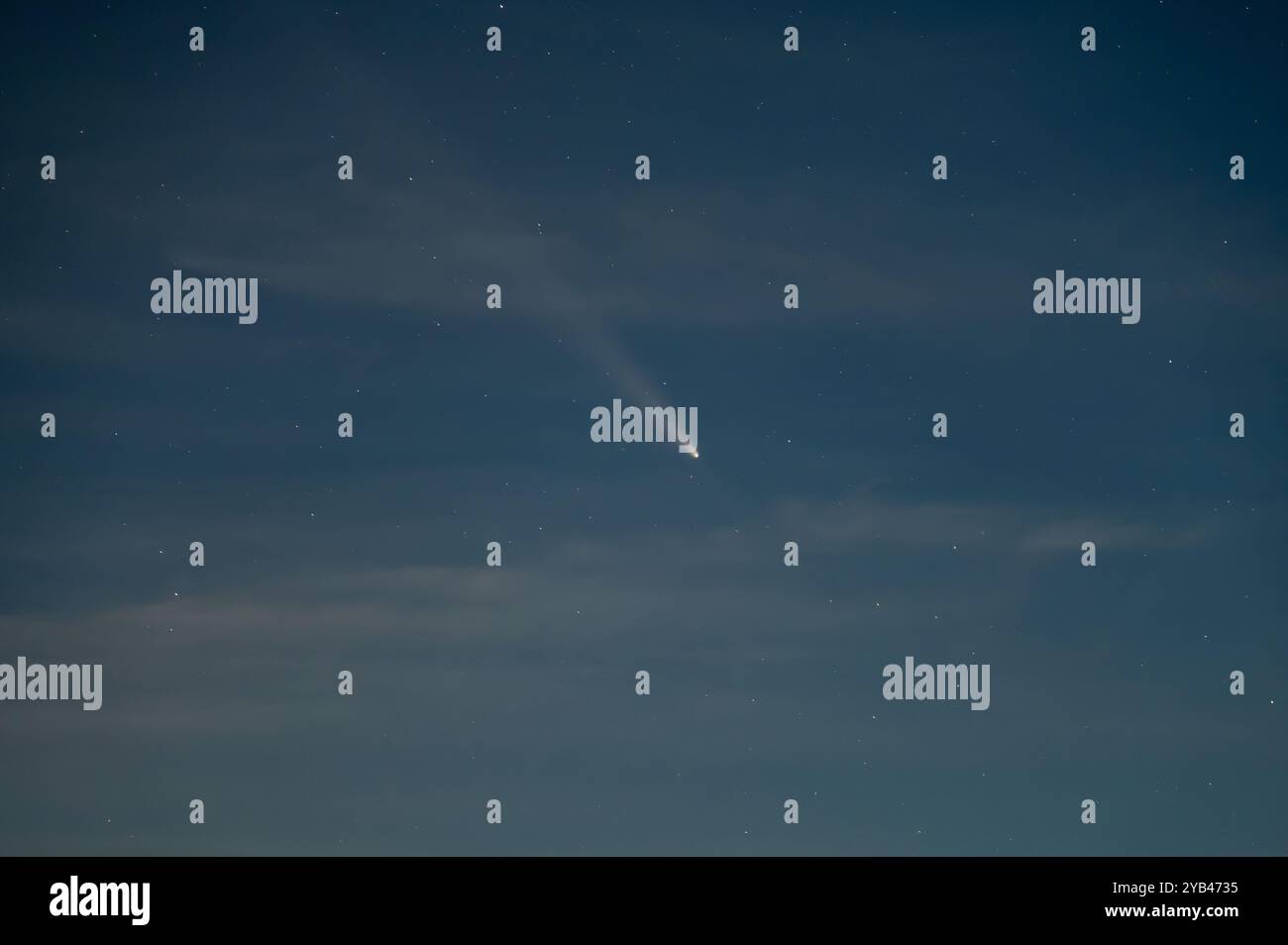 Comète C/2023 A3 Tsuchinshan–ATLAS le 16 octobre 2024 en Lettonie Banque D'Images