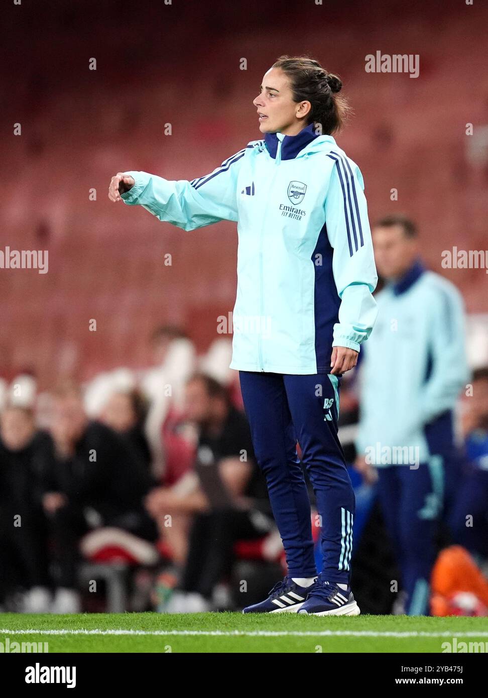 Renee Slegers, l'entraîneur intérimaire d'Arsenal, est sur la ligne de touche lors du match du groupe C de l'UEFA Women's Champions League, à l'Emirates Stadium, à Londres. Date de la photo : mercredi 16 octobre 2024. Banque D'Images