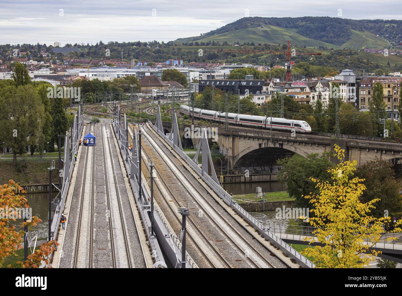 Le nouveau pont Neckar de Deutsche Bahn AG avec vue sur Bad Cannstatt. Le pont fait partie du projet Stuttgart 21 et sera mis en service à l'en Banque D'Images