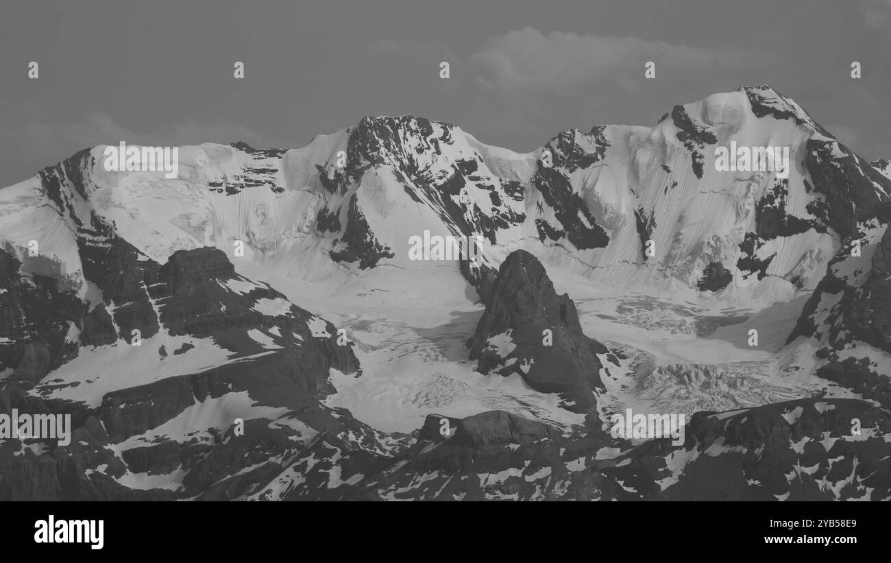 Image monochrome de la gamme Bluemlisalp, Suisse, Europe Banque D'Images