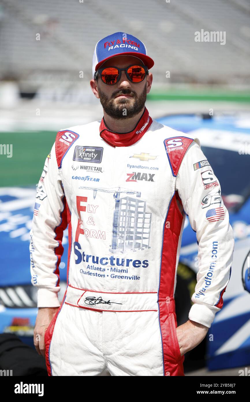 Jeremy Clements (51), pilote NASCAR Xfinty, se rend sur la piste pour se qualifier pour les uniformes Alsco 250 à l'Atlanta Motor Speedway à Hampton GA Banque D'Images