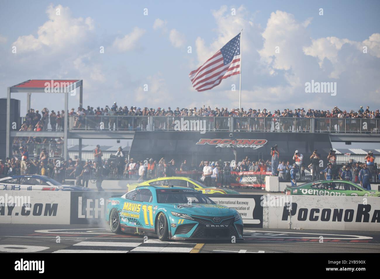 Denny Hamlin (11 ans), pilote de la NASCAR Cup Series, remporte le HighPoint.com 400 au Pocono Raceway à long Pond PA Banque D'Images