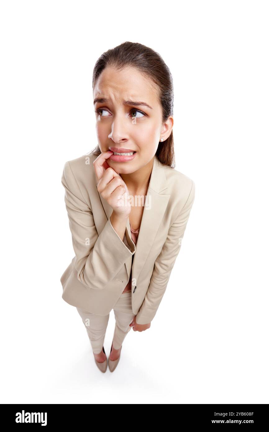 Femme d'affaires, effrayée et au-dessus du stress en studio pour la décision, la peur et le doute dans l'erreur de carrière. Entreprise, employé et personne mordant les ongles par Banque D'Images
