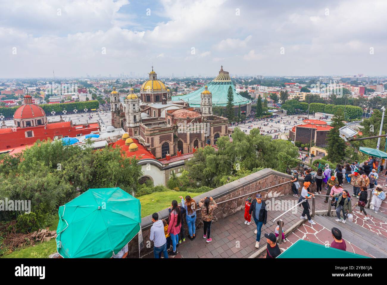 Mexico, Mexique. 29 septembre 2024. Les Mexicains marchent jusqu'au Cerro Tepeyac et visitent la basilique notre-Dame de Guadalupe Banque D'Images