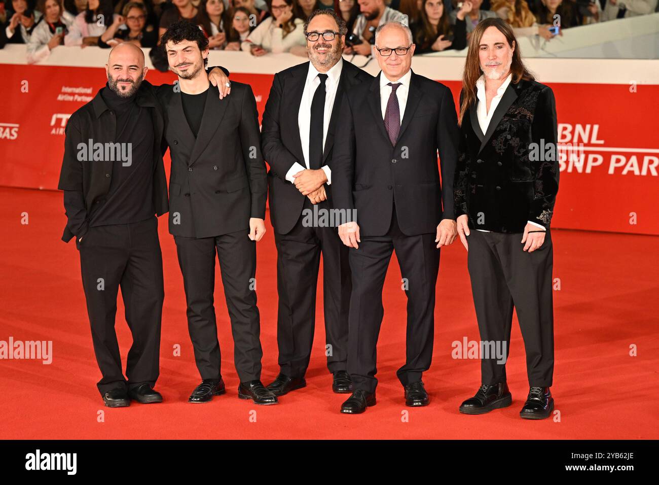 Rome, Italie. 16 octobre 2024. Giuliano Sangiorgi, Tommaso Sacchi, président de la Fondazione Cinema Per Roma Salvatore Nastasi, Roberto Gualtieri et Manuel Agnelli assistent au tapis rouge « Berlinguer - The Great ambition » (Berlinguer - la grande ambizione) lors du 18e Festival du film de Rome à l'Auditorium Parco Della Musica à Rome, Italie, le 16 octobre 2024. (Photo de Domenico Cippitelli/NurPhoto) crédit : NurPhoto SRL/Alamy Live News Banque D'Images