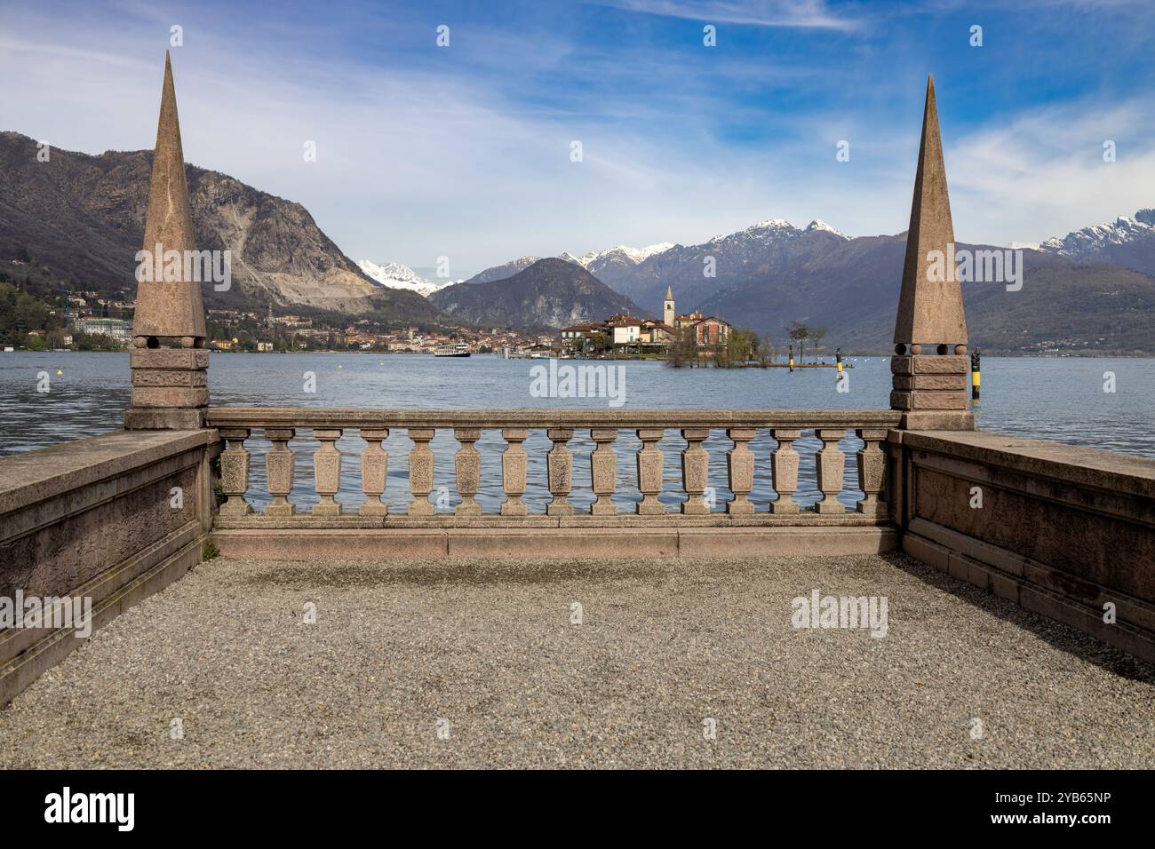 Vue de Isola de Pescatori ou Superiore (île des pêcheurs) depuis Isola Bella, isole Borromee, dans le lac majeur, Stresa, Piémont, Italie Banque D'Images