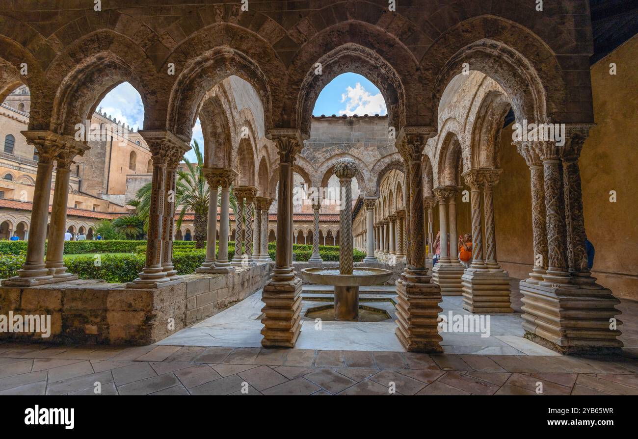 MONREALE, ITALIE 16 JUIN 2023 - cloître bénédictin à Monreale, province de Palerme, Sicile, Italie Banque D'Images