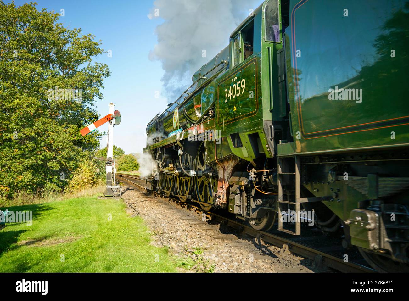 Locomotive à vapeur de classe Battle of Britain 'Sir Archibald Sinclair' au Bluebell Railway Giants of Steam Weekend octobre 2024 Banque D'Images