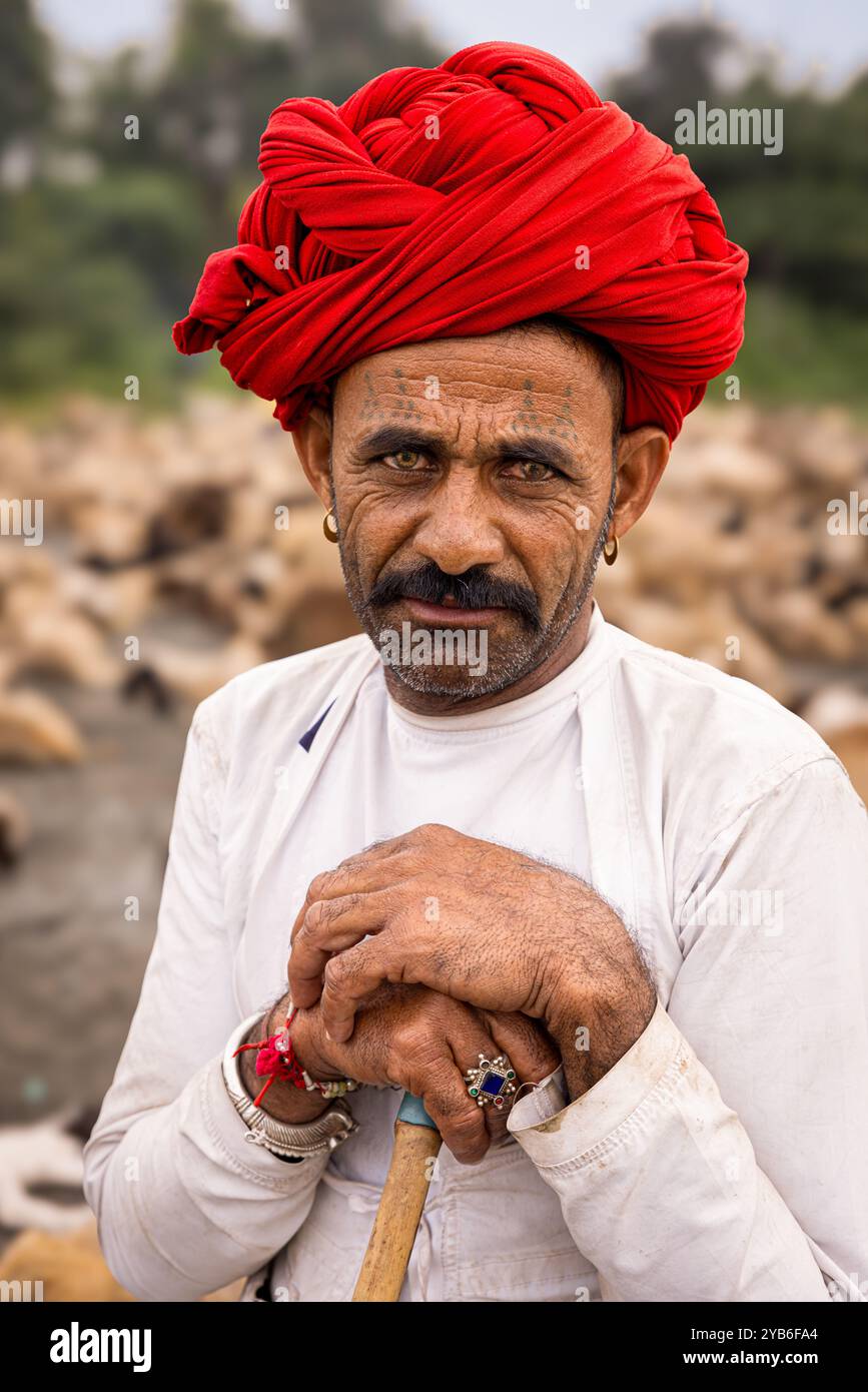 Portrait d'un homme de la communauté Rabari, Gujarat, Inde Banque D'Images