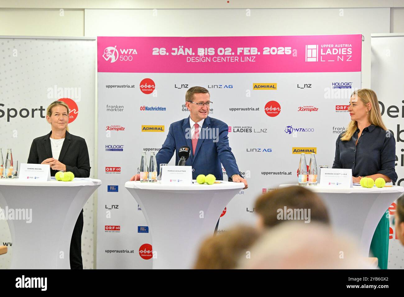 Linz, Autriche. 17 octobre 2024. LINZ, AUTRICHE - 17 OCTOBRE : Sandra Reichel (Turnierdirektorin Upper Austria Ladies Linz), Markus Achleitner (VP, Wirtschafts- und Sport-Landesrat Ooe), Barbara Schett-Eagle (Turnierbotschafterin Upper Austria Ladies Linz) waehrend des Pressegespraechs zum Upper Austria Ladies Linz 2025 im Ooe Presseclub am le 17 octobre 2024 à Linz, Autriche.241017 SEPA 011 PDA 20241017 Banque D'Images