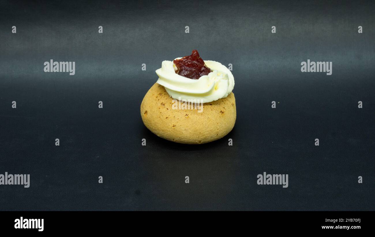 Mini beignet avec beaucoup de nourriture de doigt de remplissage délicieux sucré Banque D'Images