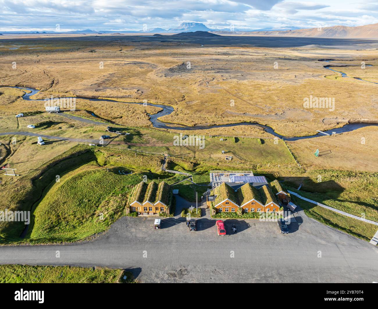 Ferme et maison Mödrudalur hôtes au nord-ouest d'Egilsstadir, vue aérienne de l'église, restaurant et camping, Islande Banque D'Images