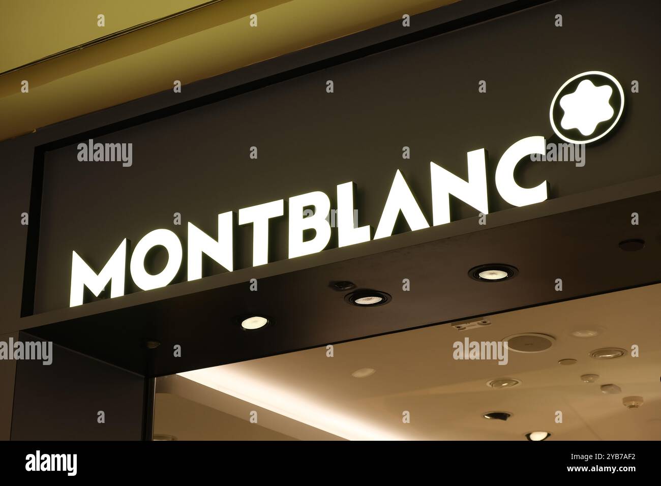 Shanghai, Chine-fév 23e 2023 : Fermer le panneau du magasin Montblanc Banque D'Images