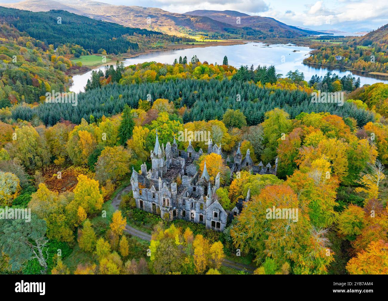 Pitlochry, Écosse, Royaume-Uni. 17 octobre 2024. Ruines de Dunalastair House près du pont de Tummel dans le Perthshire entouré d'arbres aux couleurs d'automne. Iain Masterton/ Alamy Live News Banque D'Images