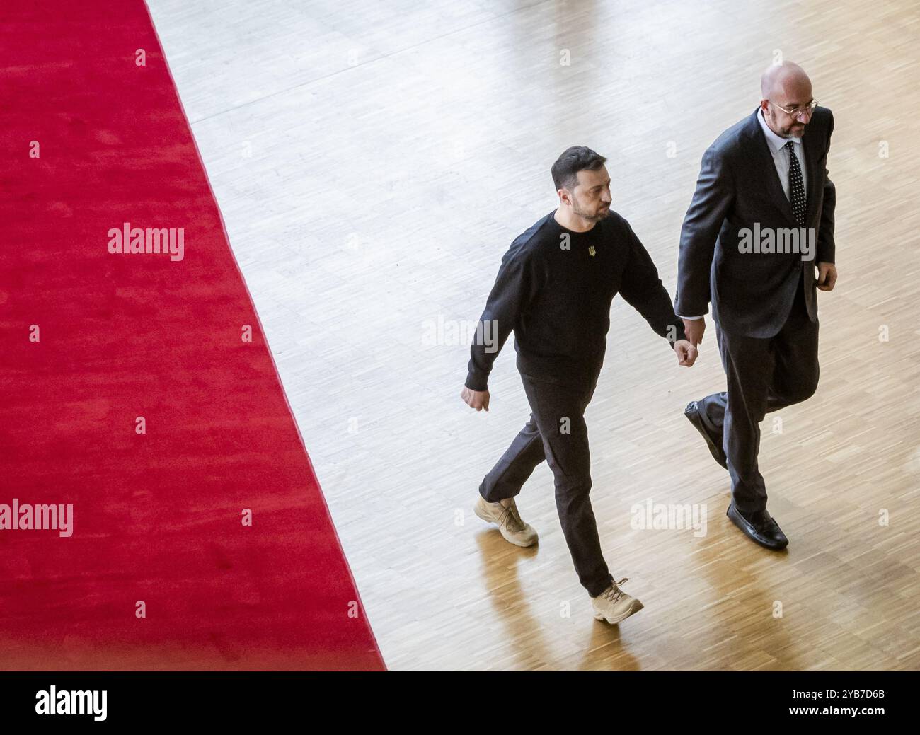 BRUXELLES - le président ukrainien Volodymyr Zelensky avec le président du Conseil européen Charles Michel le premier jour du sommet européen à Bruxelles. ANP REMKO DE WAAL pays-bas Out - belgique Out Banque D'Images