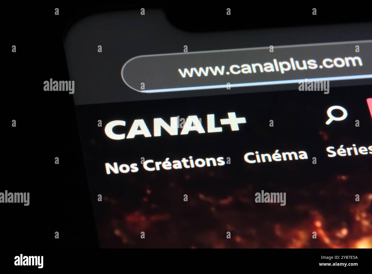 Logo de la marque de la chaîne de télévision canal+ (canal plus) sur le site officiel Banque D'Images
