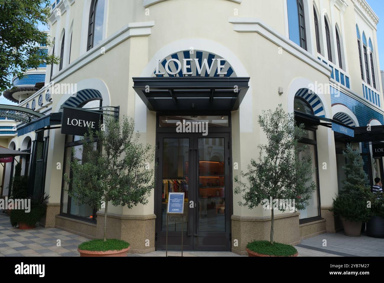 Suzhou, Chine-20 août 2023 : grand magasin de détail LOEWE Banque D'Images