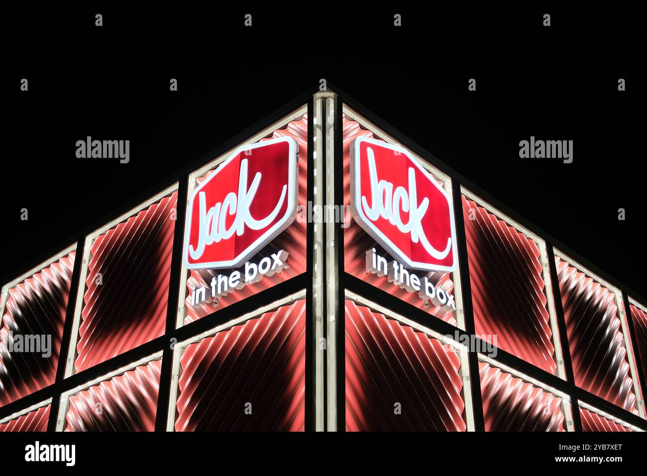 Merced, Californie, États-Unis-10 juin 2024 : Jack in the Box Store logo de la marque de restaurant Banque D'Images