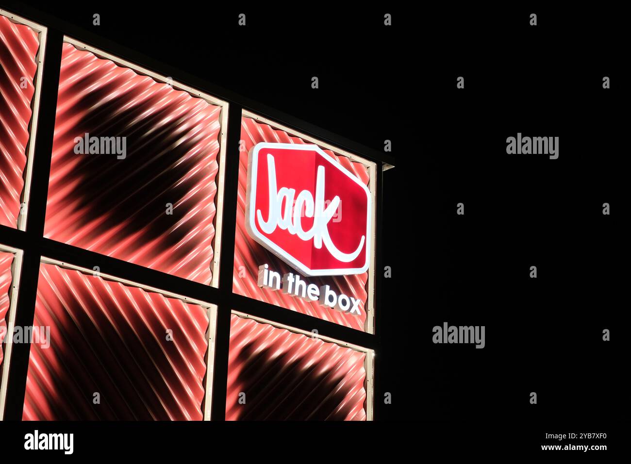 Merced, Californie, États-Unis-10 juin 2024 : Jack in the Box logo de la marque de restaurant. Banque D'Images