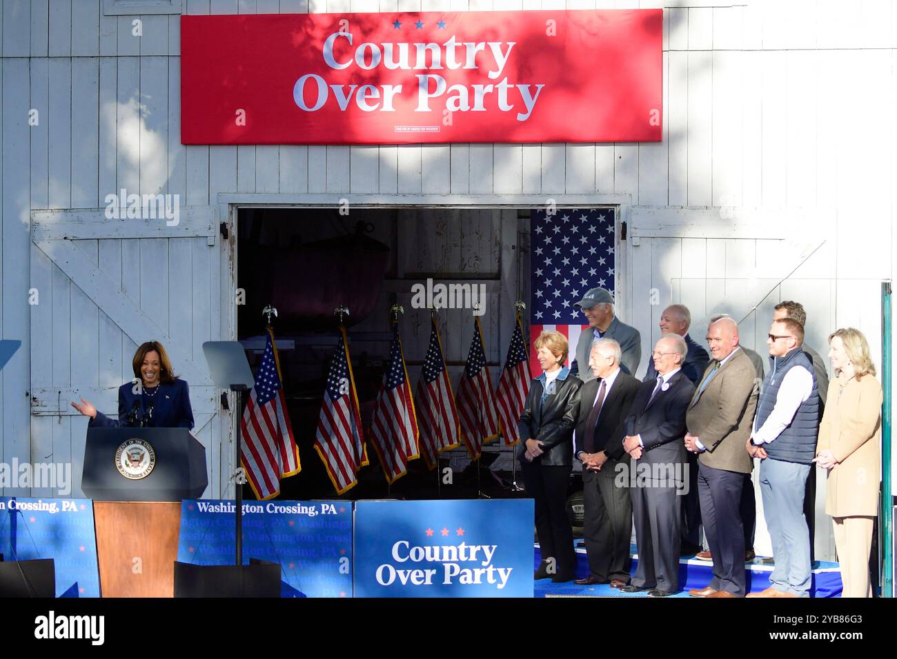 Washington Crossing, États-Unis. 16 octobre 2024. Kamala Harris lors d'un événement de campagne le 16 octobre 2024 dans le comté de Bucks, PA, États-Unis. Crédit : Bastiaan Slabbers / OOgImages Banque D'Images