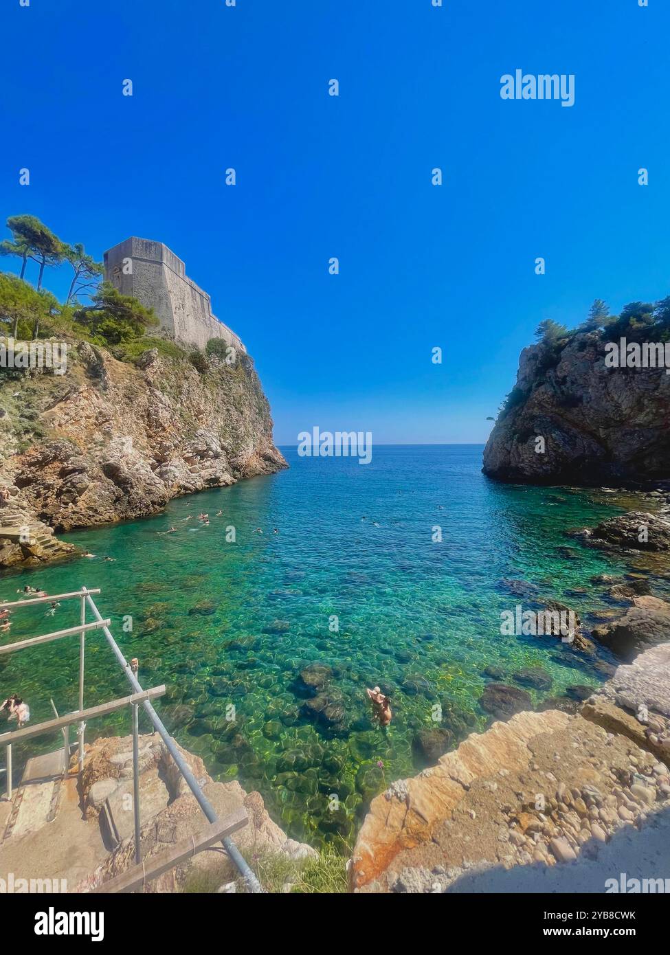 Trou de natation de Dubrovnik - Image de stock capturée avec un smartphone