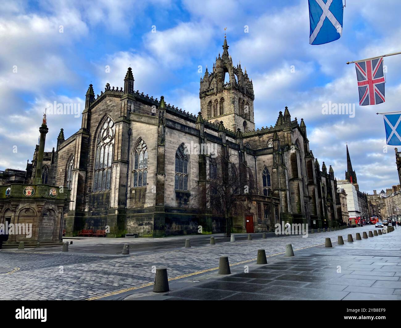 Cathédrale St Giles sur le Royal Mile. Édimbourg, Écosse, Royaume-Uni. 16 mars 2024. - Image de stock capturée avec un smartphone