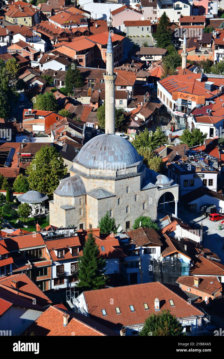 La mosquée historique Sinan Pacha à Prizren, au Kosovo, a été construite pendant la période ottomane. Banque D'Images
