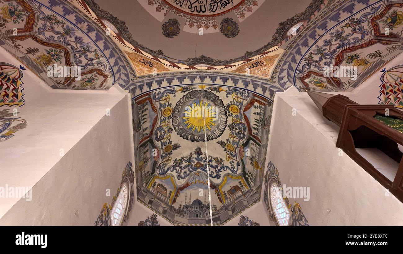 La mosquée historique Sinan Pacha à Prizren, au Kosovo, a été construite pendant la période ottomane. Banque D'Images