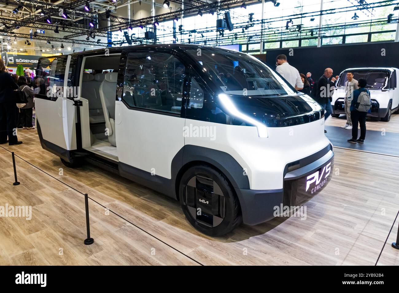 Kia PV5 Platform Beyond Vehicle fourgon tout électrique au salon IAA Transportation Motor Show de Hanovre. Hanovre, Allemagne - 16 septembre 2024 Banque D'Images