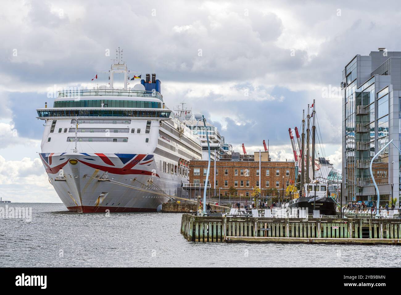 Le MV Aurora est un navire de croisière réservé aux adultes de la flotte P&O Cruise. Ici, il est amarré à Halifax, en Nouvelle-Écosse. Banque D'Images