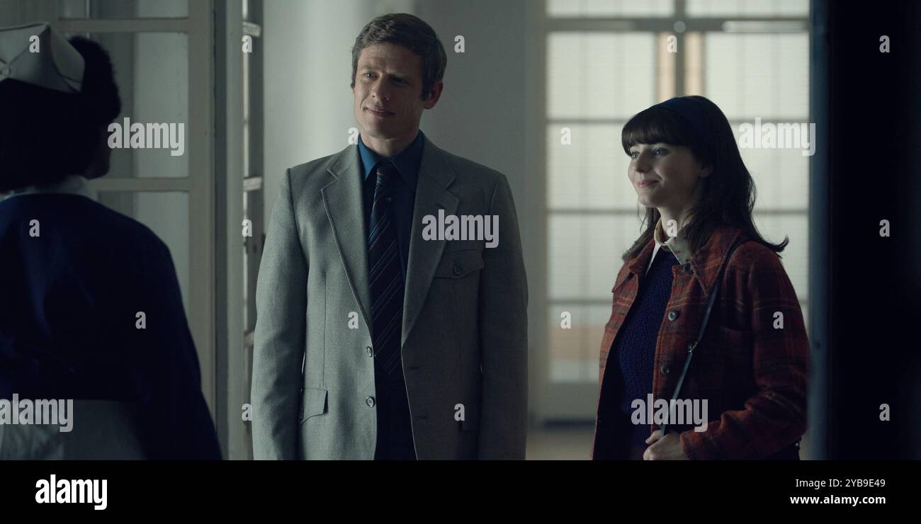 DATE DE SORTIE : 22 novembre 2024. TITRE : joie. STUDIO : Netflix. RÉALISATEUR : Ben Taylor. INTRIGUE : 3 pionniers : une jeune infirmière, un scientifique visionnaire et un chirurgien innovateur font face à l'opposition de l'église, de l'État, des médias et de l'establishment médical dans leur quête du premier «bébé à éprouvette» au monde, Louise Joy Brown. EN VEDETTE : JAMES NORTON dans le rôle de Robert Edwards, THOMASIN MCKENZIE dans le rôle de Jean Purdy. (Crédit image : © Netflix/Entertainment Pictures/ZUMAPRESS.com) USAGE ÉDITORIAL SEULEMENT ! Non destiné à UN USAGE commercial ! Banque D'Images