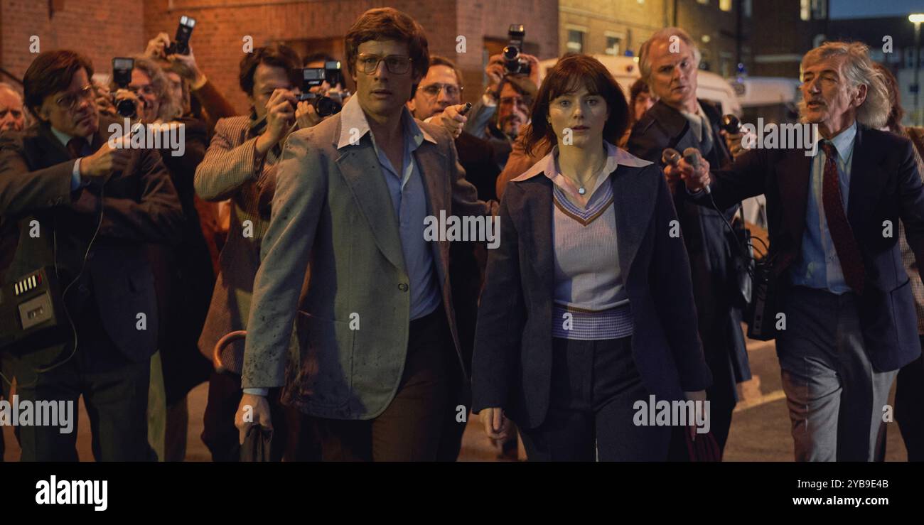 DATE DE SORTIE : 22 novembre 2024. TITRE : joie. STUDIO : Netflix. RÉALISATEUR : Ben Taylor. INTRIGUE : 3 pionniers : une jeune infirmière, un scientifique visionnaire et un chirurgien innovateur font face à l'opposition de l'église, de l'État, des médias et de l'establishment médical dans leur quête du premier «bébé à éprouvette» au monde, Louise Joy Brown. EN VEDETTE : JAMES NORTON dans le rôle de Robert Edwards, THOMASIN MCKENZIE dans le rôle de Jean Purdy. (Crédit image : © Netflix/Entertainment Pictures/ZUMAPRESS.com) USAGE ÉDITORIAL SEULEMENT ! Non destiné à UN USAGE commercial ! Banque D'Images