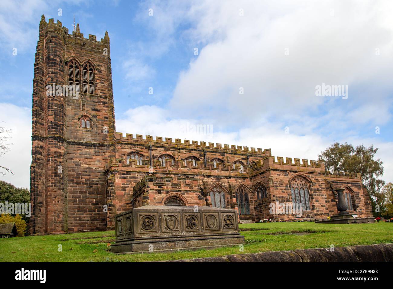 Église St Mary's et All saints dans le village Cheshire de Great Budworth près de Northwich Angleterre Banque D'Images