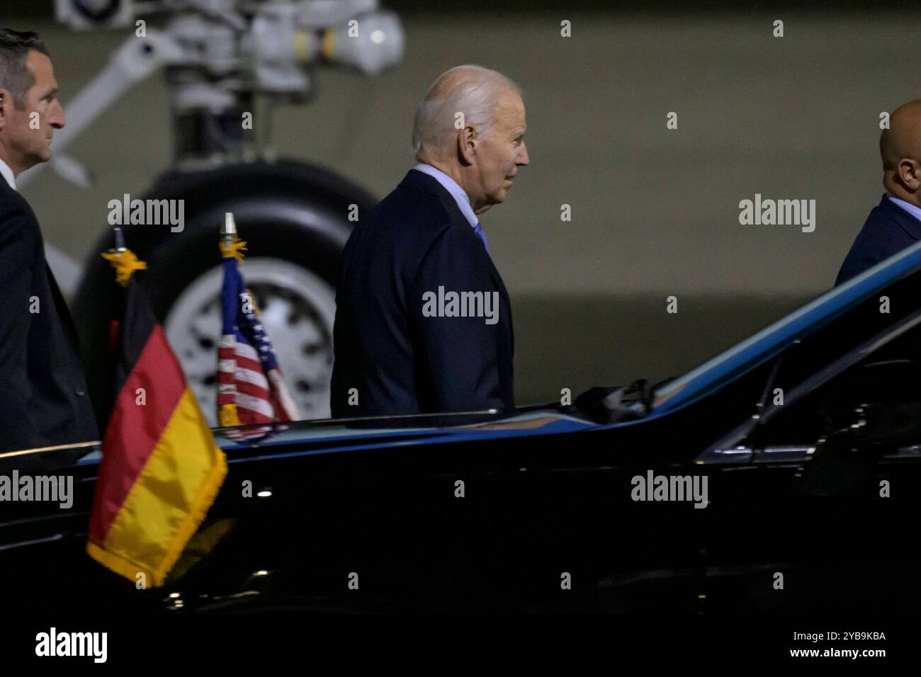 GER, Berlin, Ankunft des amerikanischen Praesidenten, Joseph R. Biden Jr., auf dem Flughafen Berlin-Brandenburg, militaerischer Teil, 17.10.2024, *** GER, Berlin, arrivée du président américain, Joseph R. Biden Jr, à l'aéroport de Berlin Brandenburg, partie militaire, 17 10 2024, Copyright : HMBxMedia/UwexKoch Banque D'Images