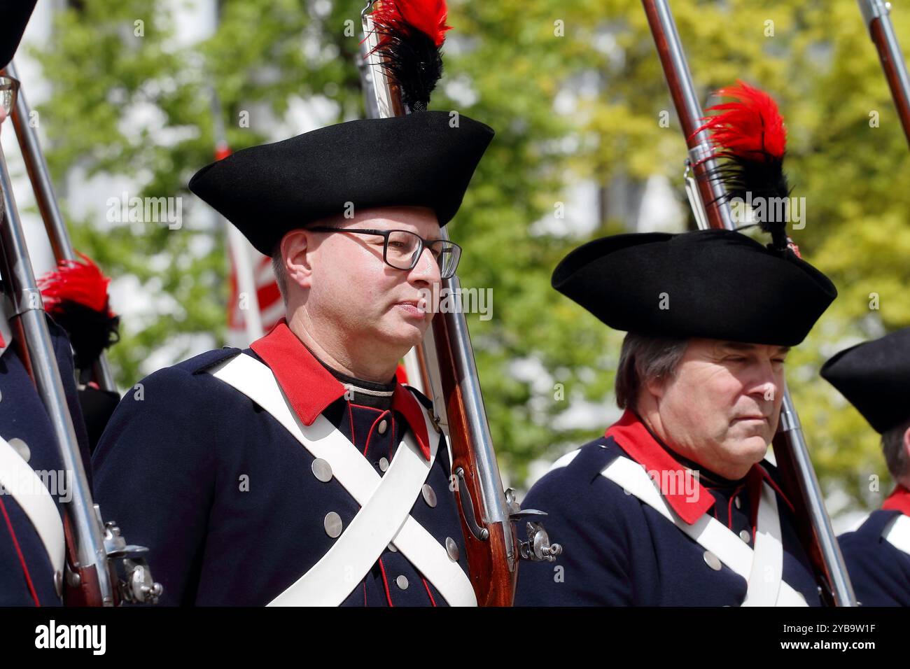 GENÈVE ; SUISSE-04 mai 2024 : participants à la marche des anciens Grenadiers en uniforme de milice de Berne, 275 ans du Vieux Grenadiers societ Banque D'Images