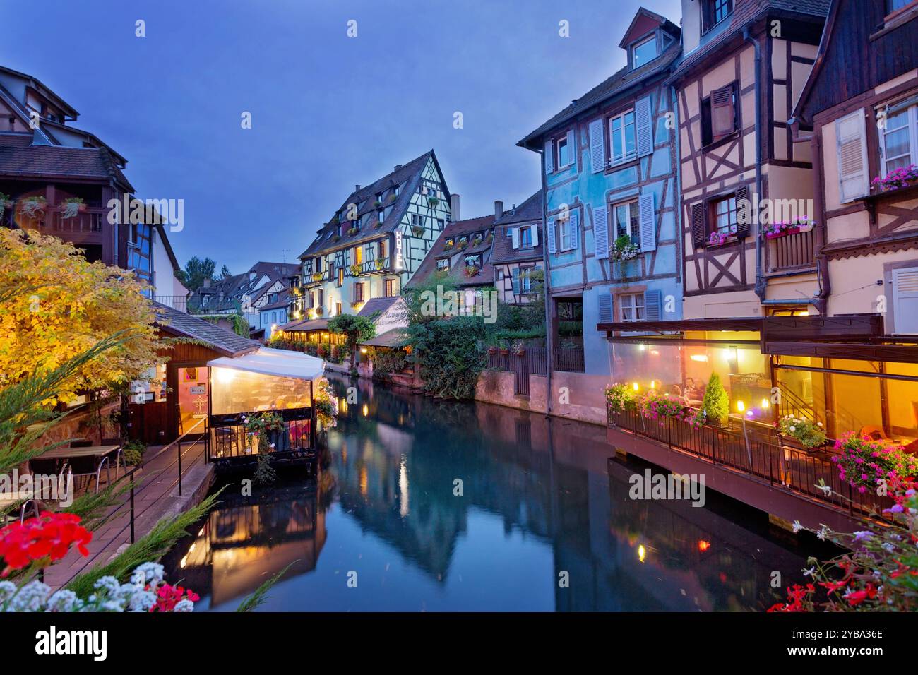 Vue panoramique sur le village médiéval de Colmar, Alsace, France Banque D'Images