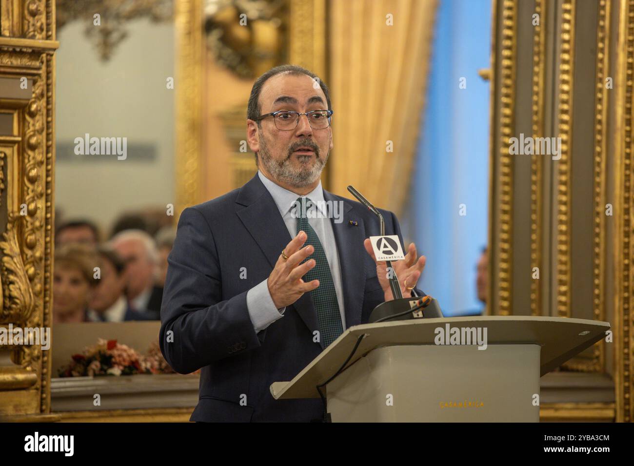 Madrid, Espagne. 17 octobre 2024. Sergio Díaz-Granados, président exécutif de la CAF - banque de développement d'Amérique latine et des Caraïbes, intervient lors d'une présentation de livre. Ancien président chilien Eduardo Frei Ruiz - Tagle a présenté le livre 'Chile 2050. Un pays. Quatre présidents à Casa America à Madrid. Crédit : SOPA images Limited/Alamy Live News Banque D'Images