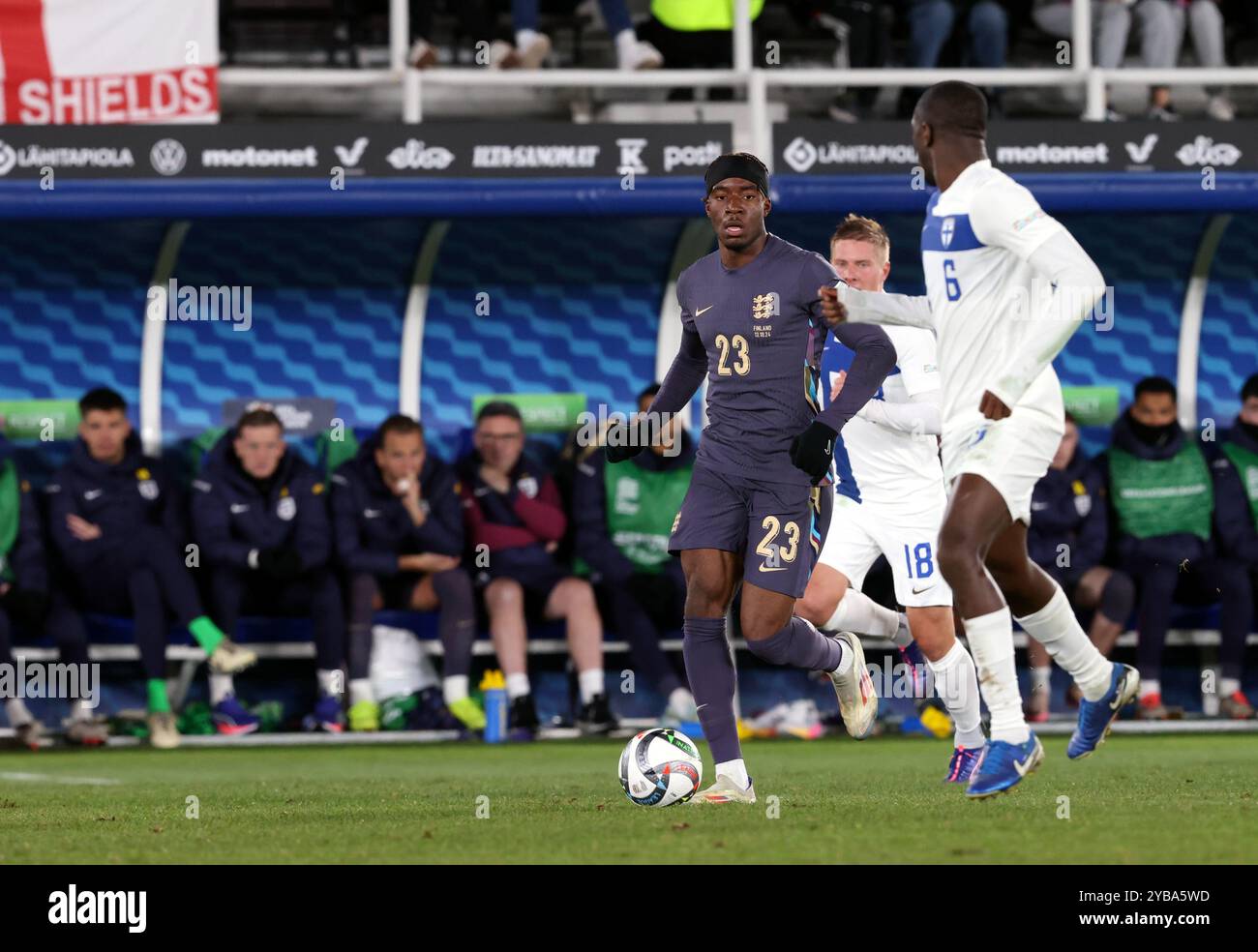 Noni Madueke - Angleterre - en action lors de l'UEFA Nations League 2024 - B League, match du Groupe B2 entre la Finlande et l'Angleterre au stade olympique d'Helsinki en Finlande le 13 octobre 2024. Banque D'Images