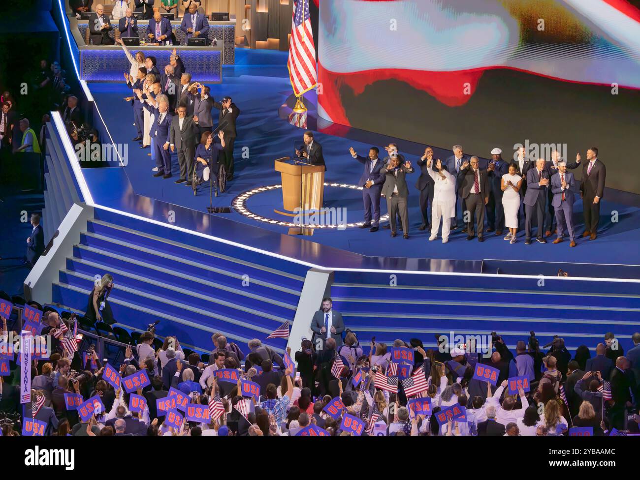 CHICAGO, Ill. – 22 août 2024 : des titulaires de postes démocratiques qui sont des vétérans militaires apparaissent à la Convention nationale démocrate de 2024. Banque D'Images