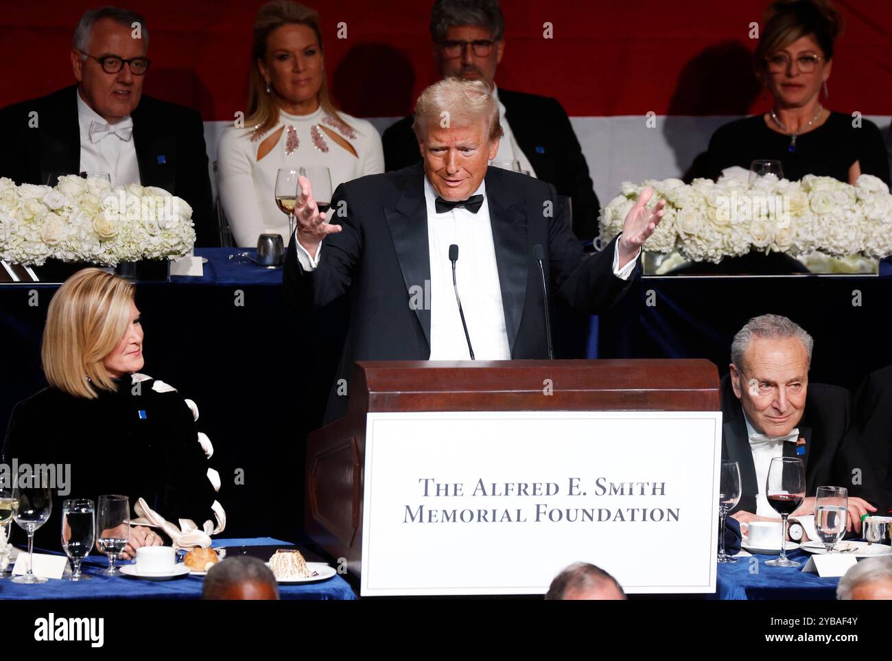 New York, États-Unis. 17 octobre 2024. Donald Trump, candidat républicain et ancien président des États-Unis, prend la parole lors du 79e dîner annuel de la Fondation commémorative Alfred E. Smith au Hilton Midtown de New York le jeudi 17 octobre 2024. Photo de John Angelillo/UPI crédit : UPI/Alamy Live News Banque D'Images