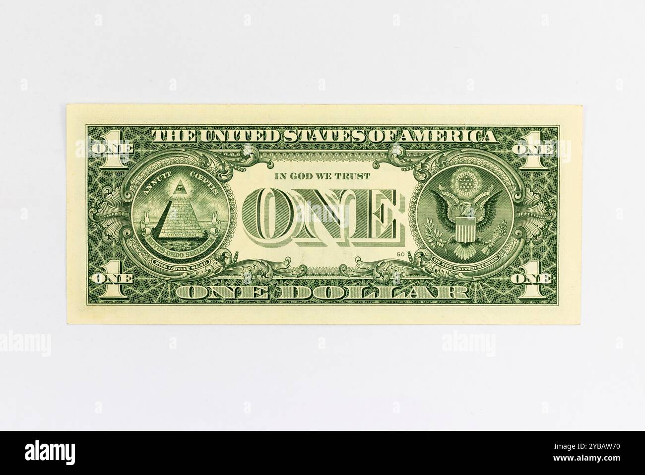 Un billet d'un dollar avec le billet du Grand Sceau des États-Unis sur fond isolé blanc Banque D'Images
