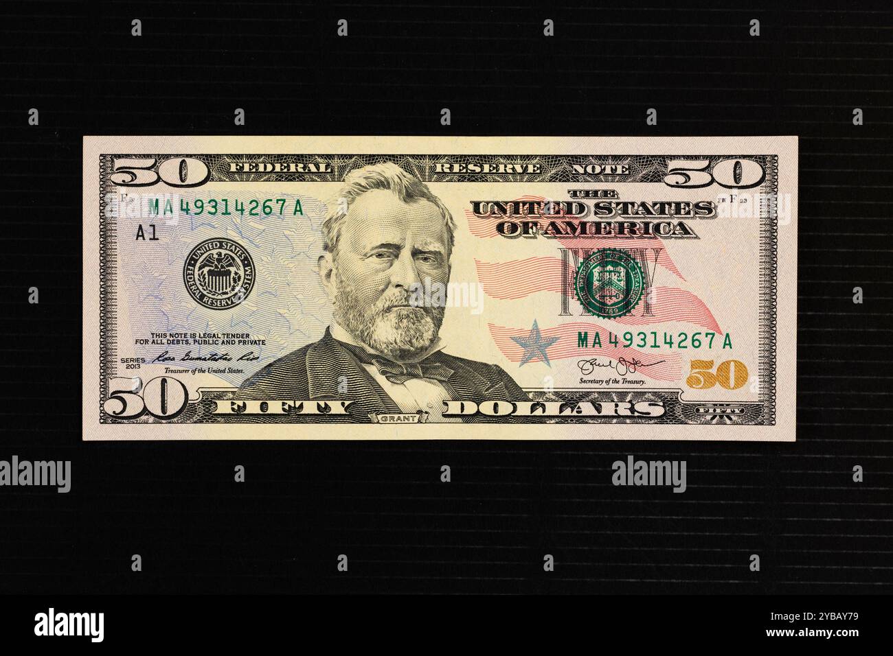 Billet de 50 $ US sur fond noir mettant en vedette Ulysses S. Grant Portrait Banque D'Images