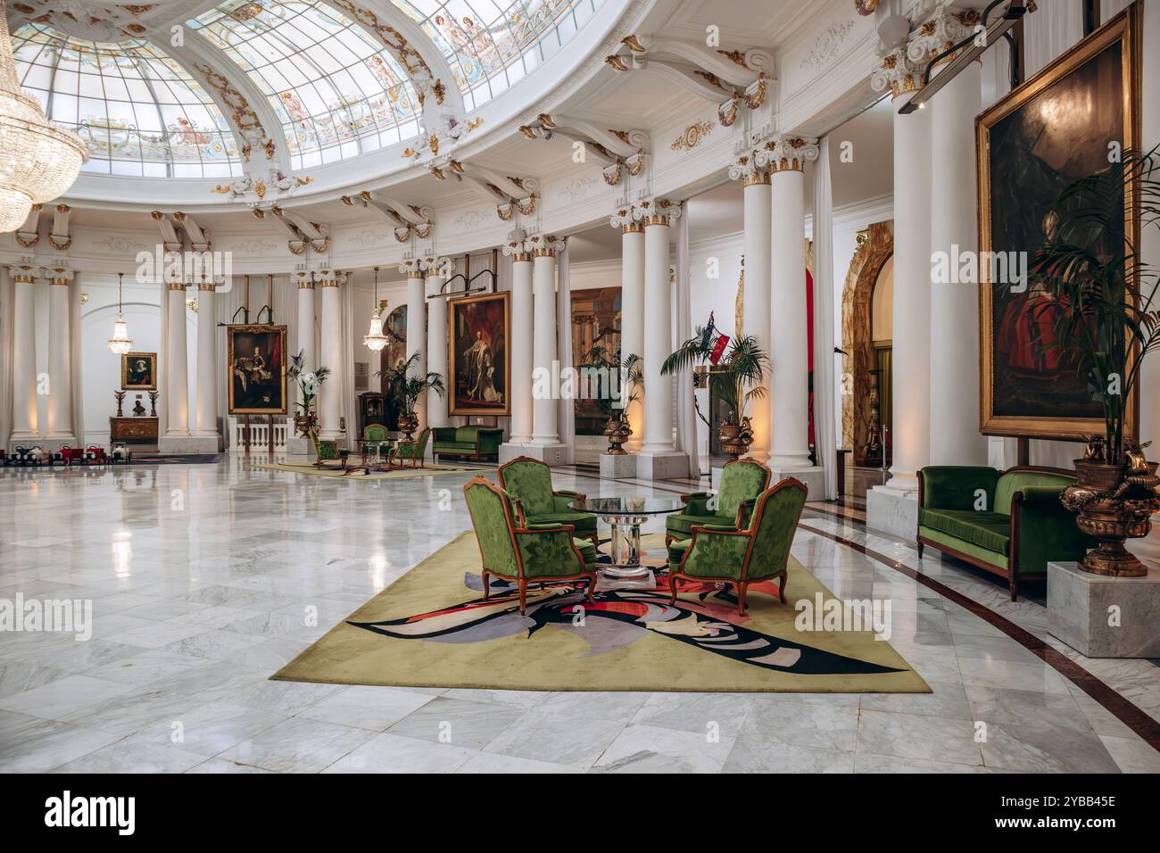 Nice, France - 16 juillet 2024 : le célèbre salon Royal de l'Hôtel Negresco Banque D'Images