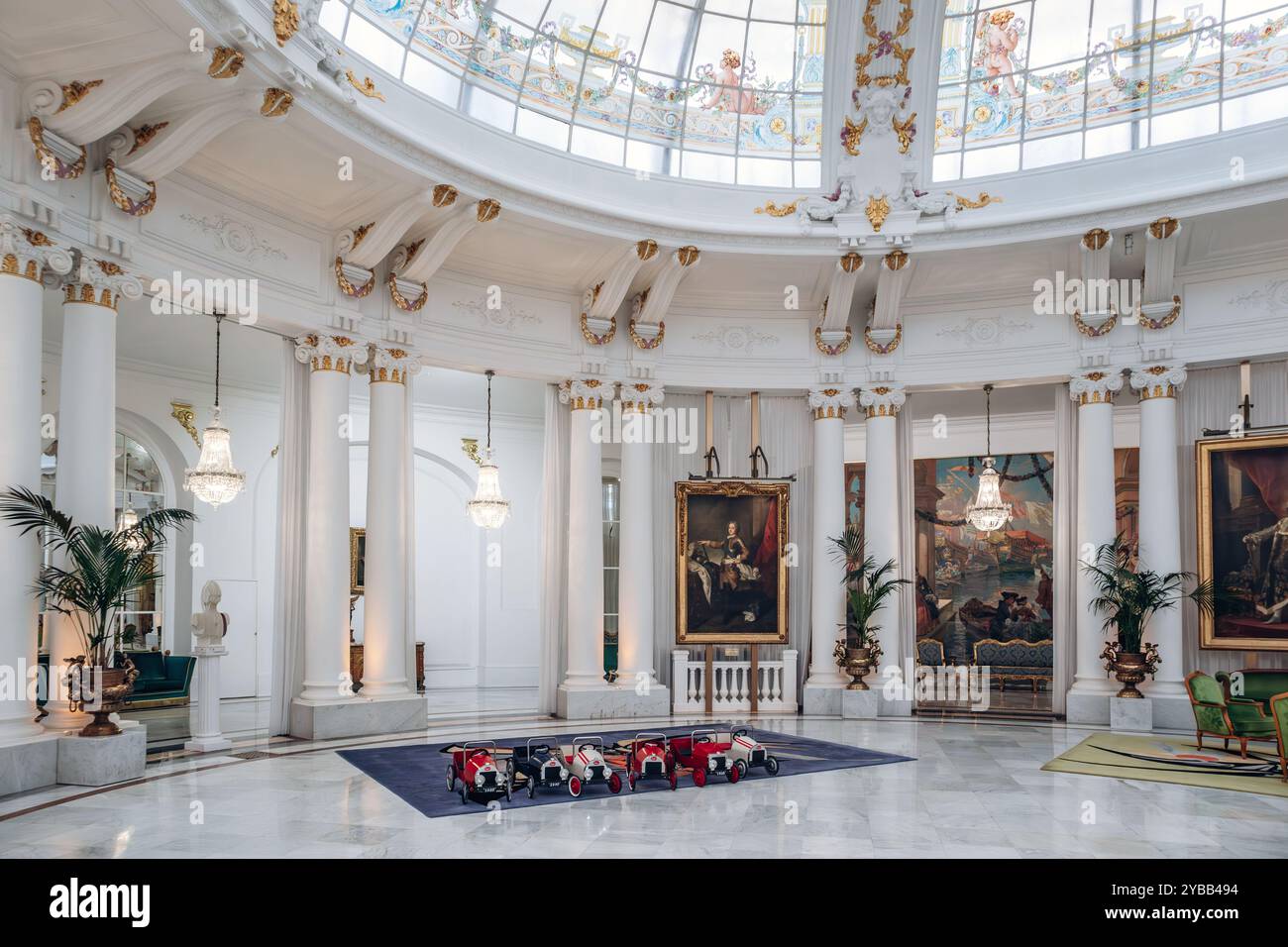 Nice, France - 16 juillet 2024 : le célèbre salon Royal de l'Hôtel Negresco Banque D'Images
