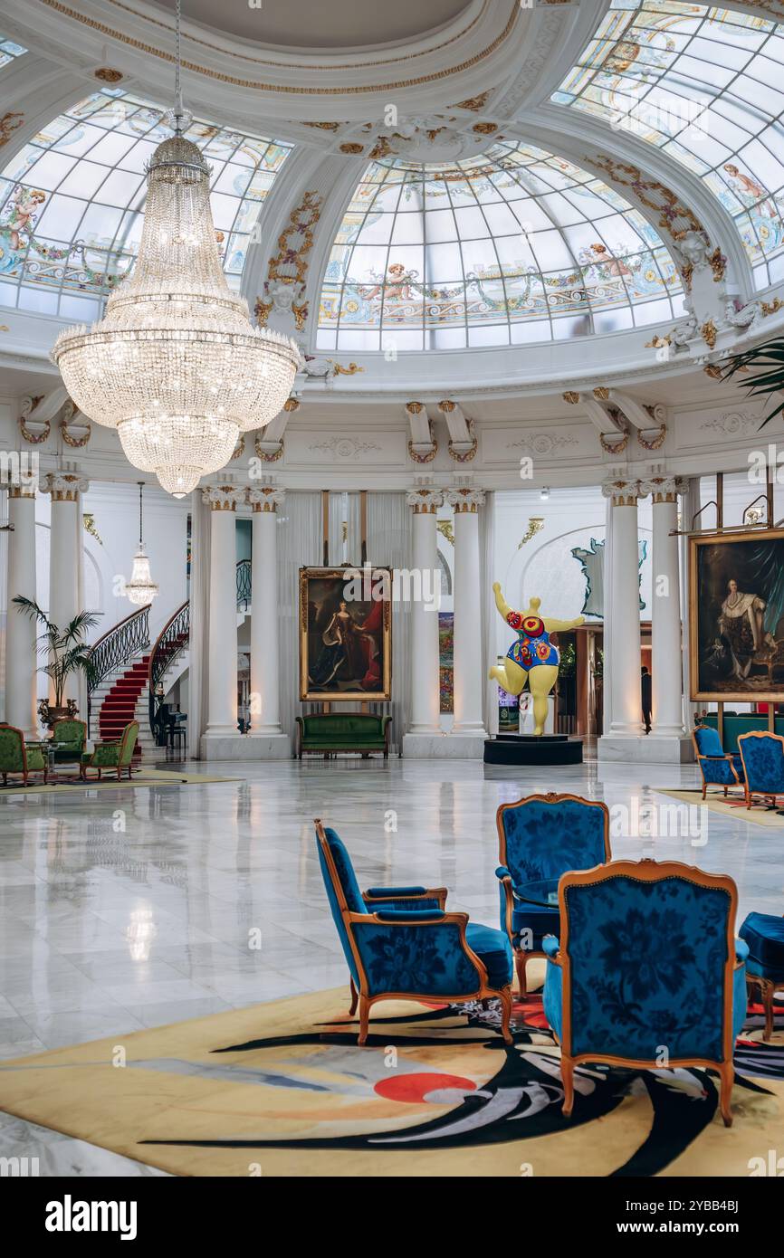 Nice, France - 16 juillet 2024 : le célèbre salon Royal de l'Hôtel Negresco Banque D'Images