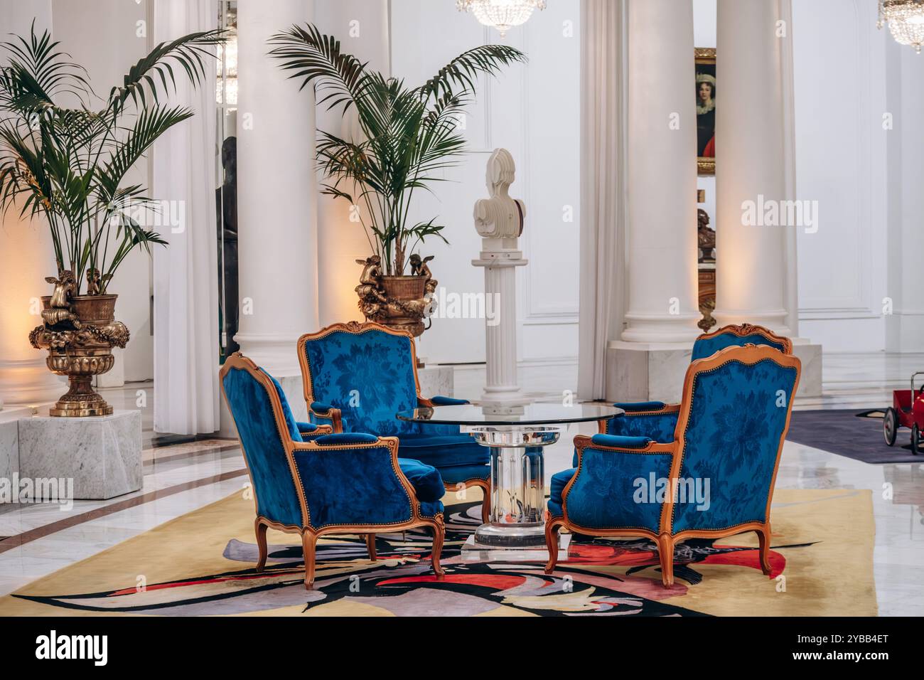 Nice, France - 16 juillet 2024 : le célèbre salon Royal de l'Hôtel Negresco Banque D'Images
