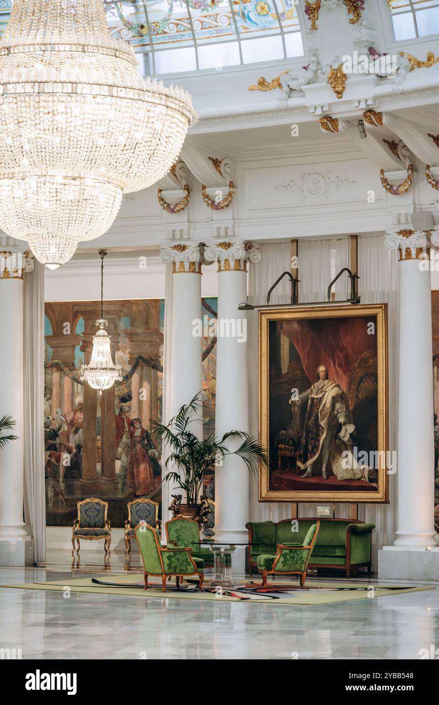 Nice, France - 16 juillet 2024 : le célèbre salon Royal de l'Hôtel Negresco Banque D'Images