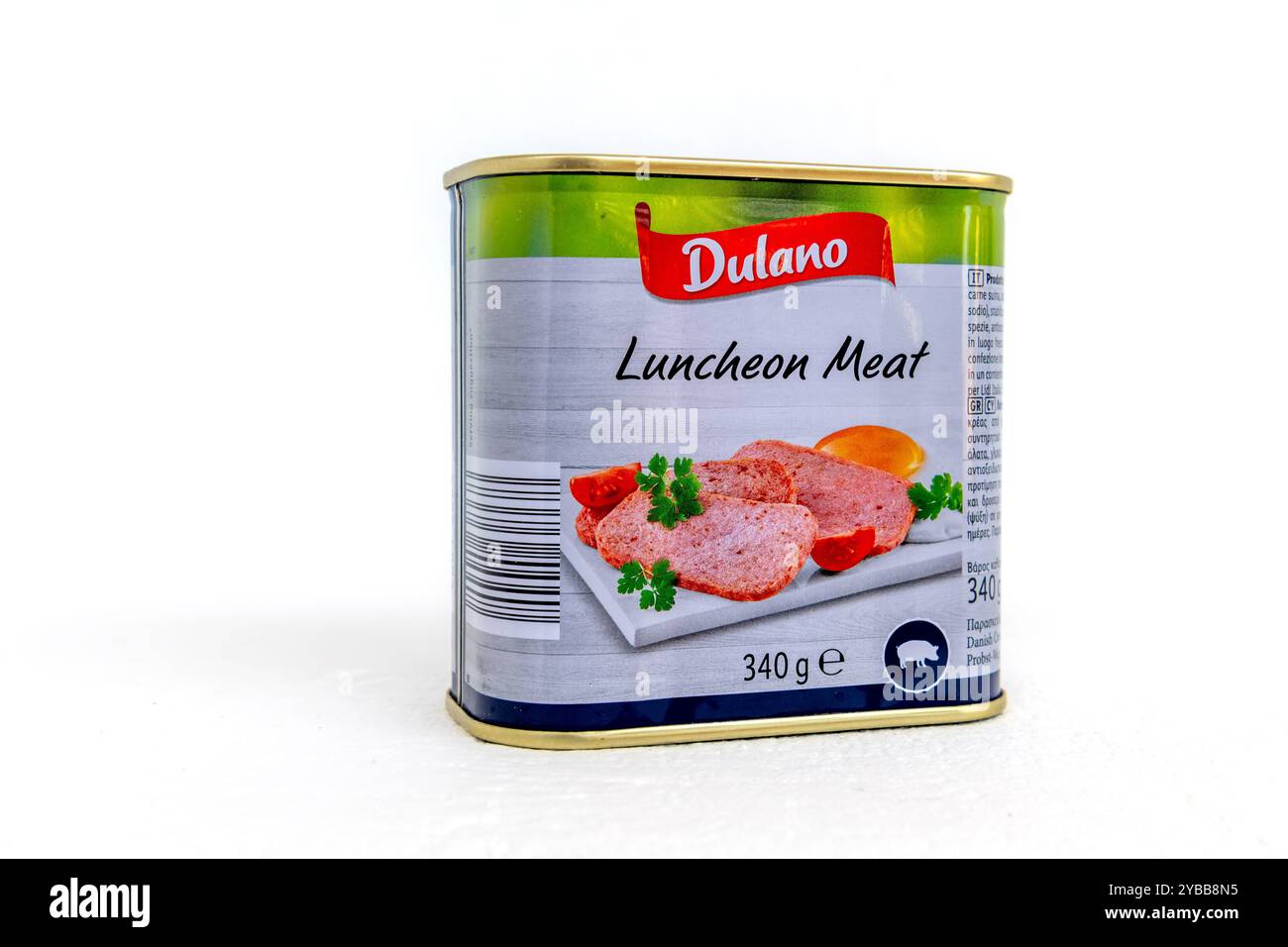 Lefkada, Grèce- 10.10.2024. Vue de face d'une boîte de Lidl propre marque, Dulano Luncheon viande, isolé sur blanc. Banque D'Images